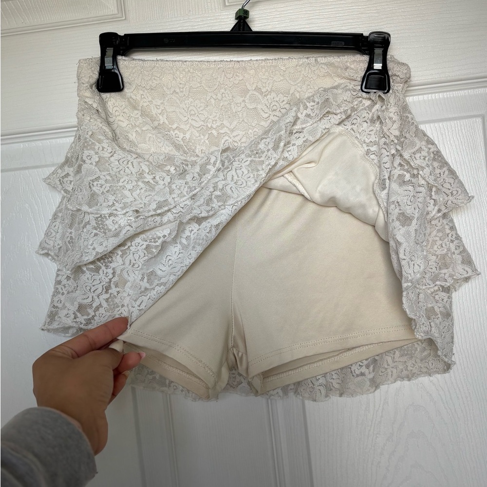 Windsor Ivory Lace Tiered Mini Skirt - Picture 3 of 6
